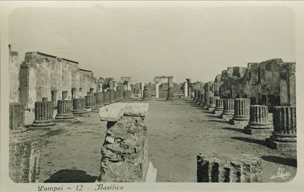 VIII.1.1 Pompeii. One of a pack of postcards dated 1927. Looking east towards the Forum.
Note there is only a single horizontal cross beam on two pillars of the Forum in the distance.
Photo courtesy of Rick Bauer.