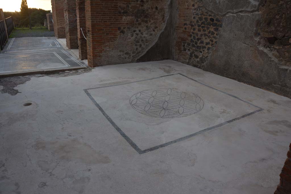 VIII.2.16 Pompeii. November 2017. Triclinium in north-west corner of atrium with doorway onto north portico, on left.
Foto Annette Haug, ERC Grant 681269 DÉCOR.
