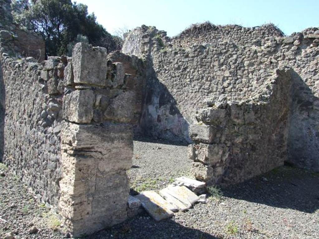 VIII.5.2 Pompeii.  March 2009.  Room 5. South wall of Ala, with doorway to rear of Room 6.   