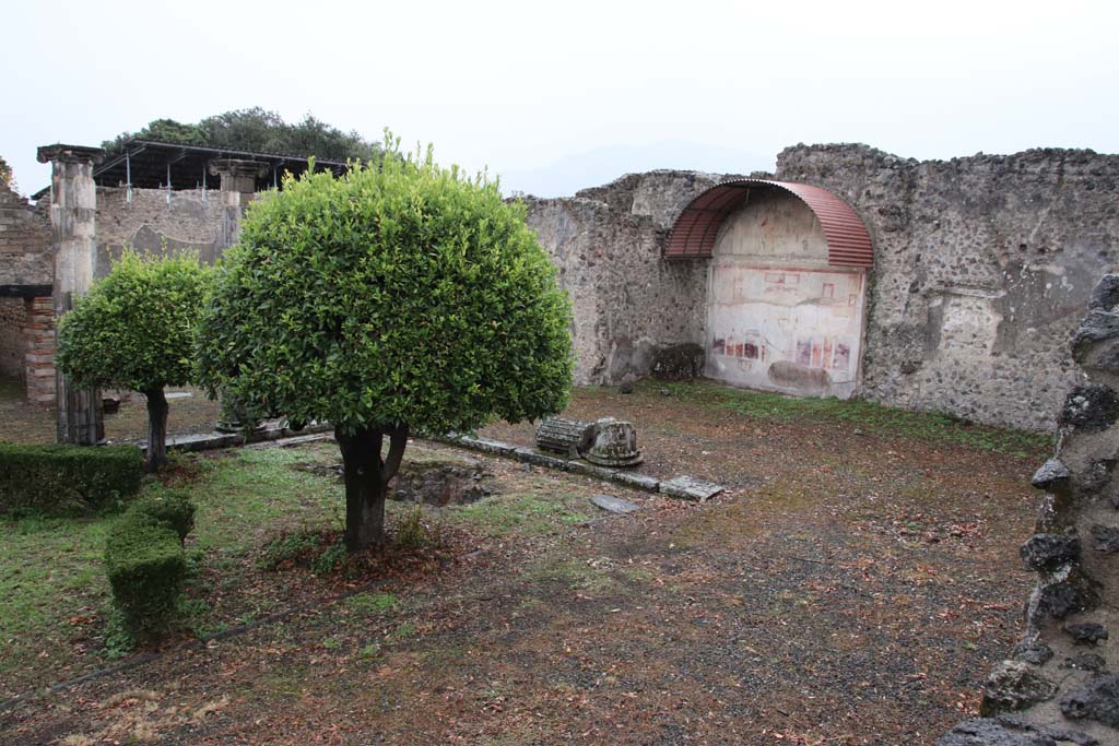 VIII.5.2 Pompeii. October 2020. Room 8, looking south-east across peristyle. Photo courtesy of Klaus Heese.