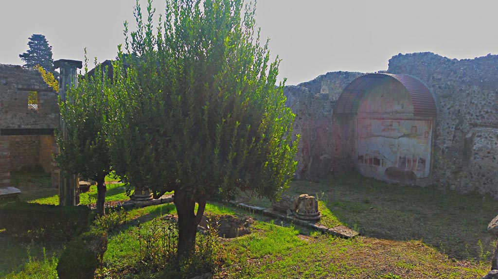 VIII.5.20 Pompeii. 2017/2018/2019.
Room 8, looking south-east across peristyle, when excavated there were no columns on the west portico side. 
Photo courtesy of Giuseppe Ciaramella.
