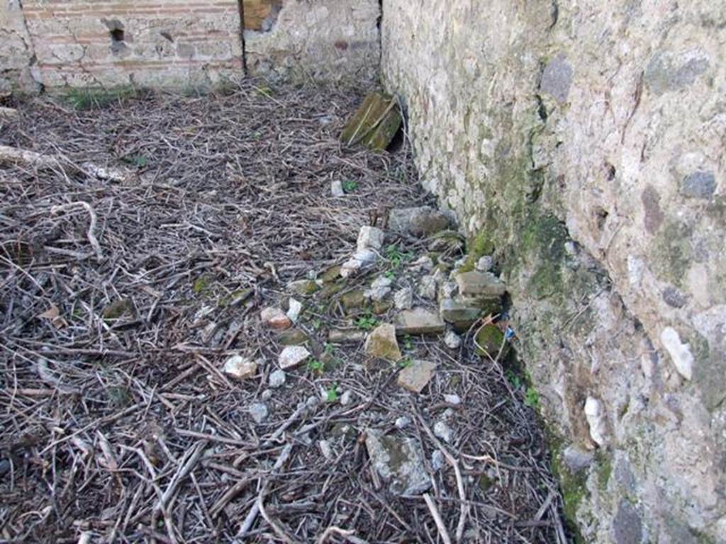 VIII.5.2 Pompeii. March 2009. Room 10, south wall, and remains of dividing wall of rooms 10 and 11.