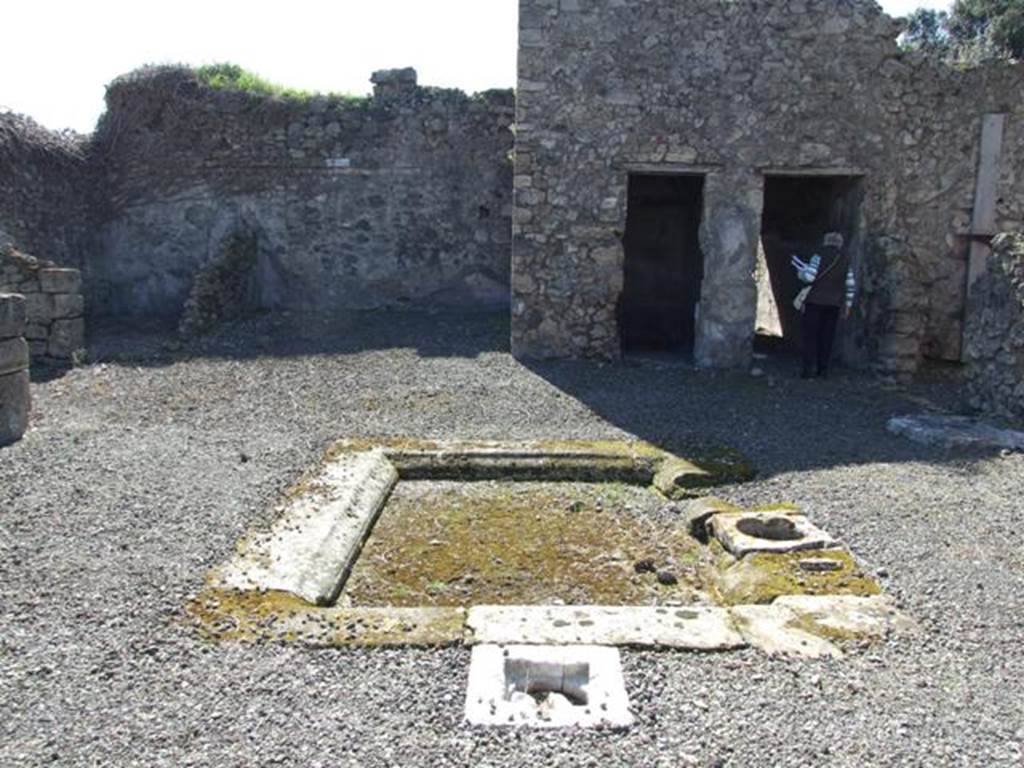 VIII.5.5 Pompeii.  March 2009. Room 25. Atrium, looking south across Impluvium.