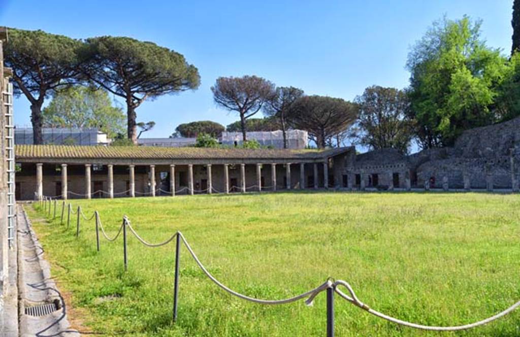 VIII.7.16 Pompeii. April 2018. Looking south and south-west across central area. Photo courtesy of Ian Lycett-King. Use is subject to Creative Commons Attribution-NonCommercial License v.4 International.