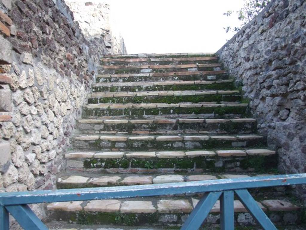 VIII.7.16 Pompeii. December 2007. Broad staircase to rooms on the second storey.