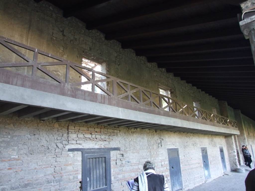 VIII.7.16 Pompeii. December 2006. Reconstructed upper floor gallery on south side.