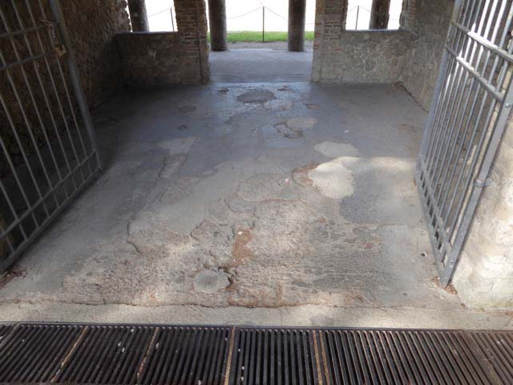 VIII.7.16 Pompeii. October 2014. Looking north from modern entrance/exit, across exedra to south side colonnade. Photo courtesy of Michael Binns.