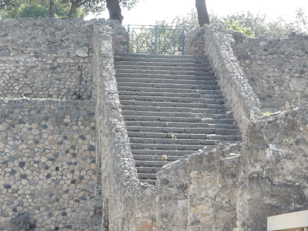 VIII.7.16 Pompeii. June 2019. Stairs to Triangular Forum, in north-west corner.
Photo courtesy of Buzz Ferebee.
