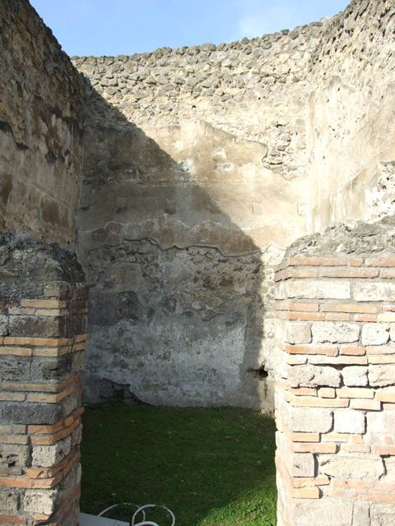 VIII.7.16 Pompeii. September 2005. Small room on north side.