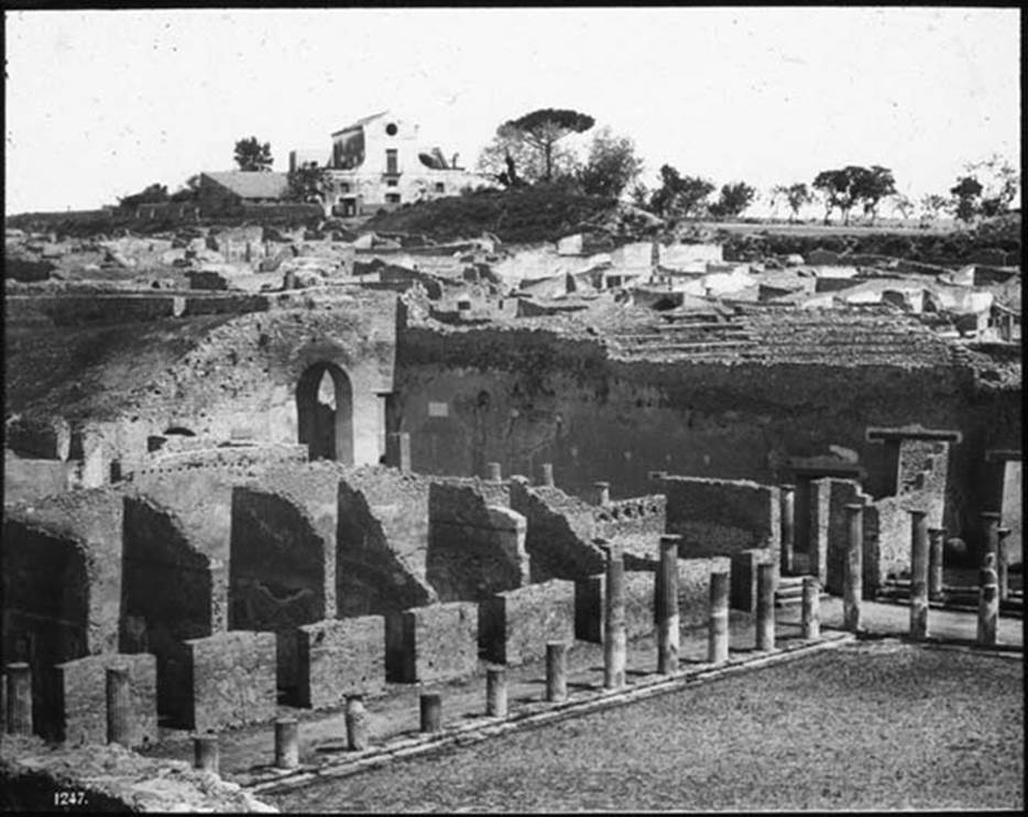 VIII.7.16 Pompeii. Photo possibly by Sommer and Son. Looking north-east across north end of Gladiator’s Barracks towards the Large Theatre, from Triangular Forum.
Used with the permission of the Institute of Archaeology, University of Oxford. File name instarchbx208im 091. Resource ID. 44417.