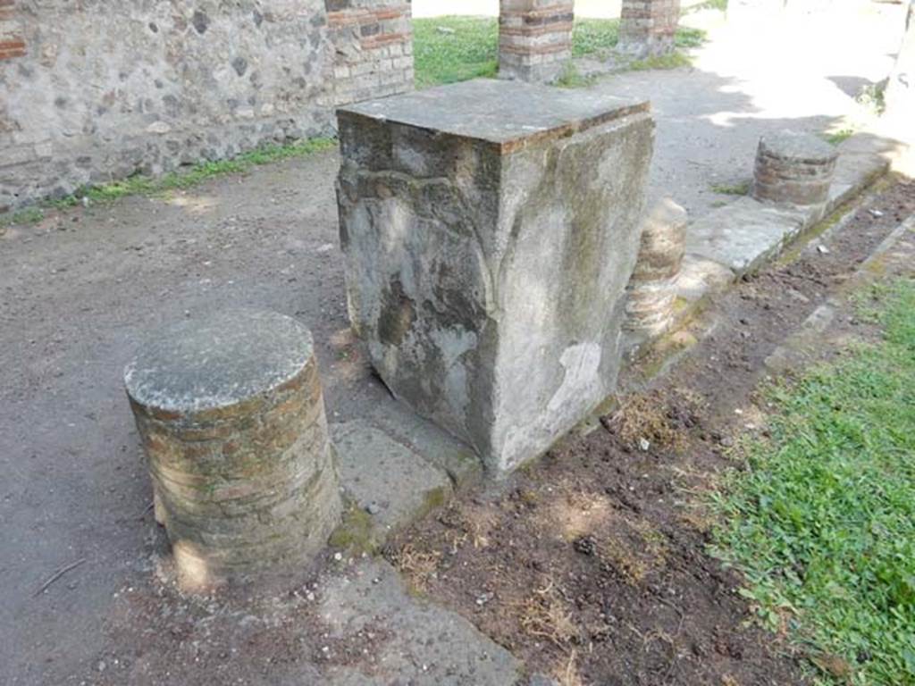 VIII.7.28, Pompeii. May 2015. South-west corner of portico. Photo courtesy of Buzz Ferebee.