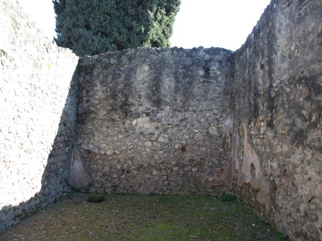 VIII.7.28 Pompeii.  March 2009. South wall of Priest’s Dining room.