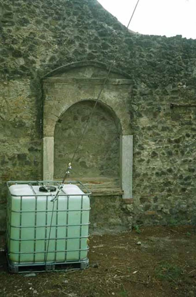 VIII.7.28 Pompeii. July 2010. Irregular shaped sacred room. North wall. Niche that apparently formed part of a small shrine. Photo courtesy of Rick Bauer.