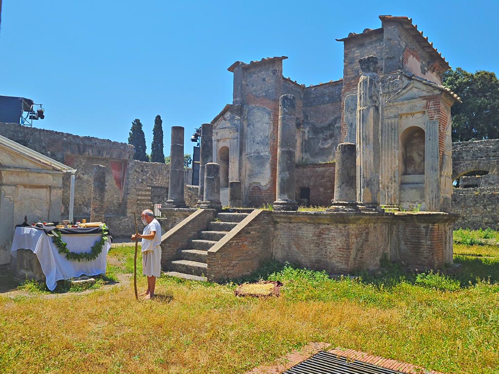 VIII.7.28, Pompeii. April 2019. Looking south-west across temple court from entrance.
Photo courtesy of Rick Bauer.
