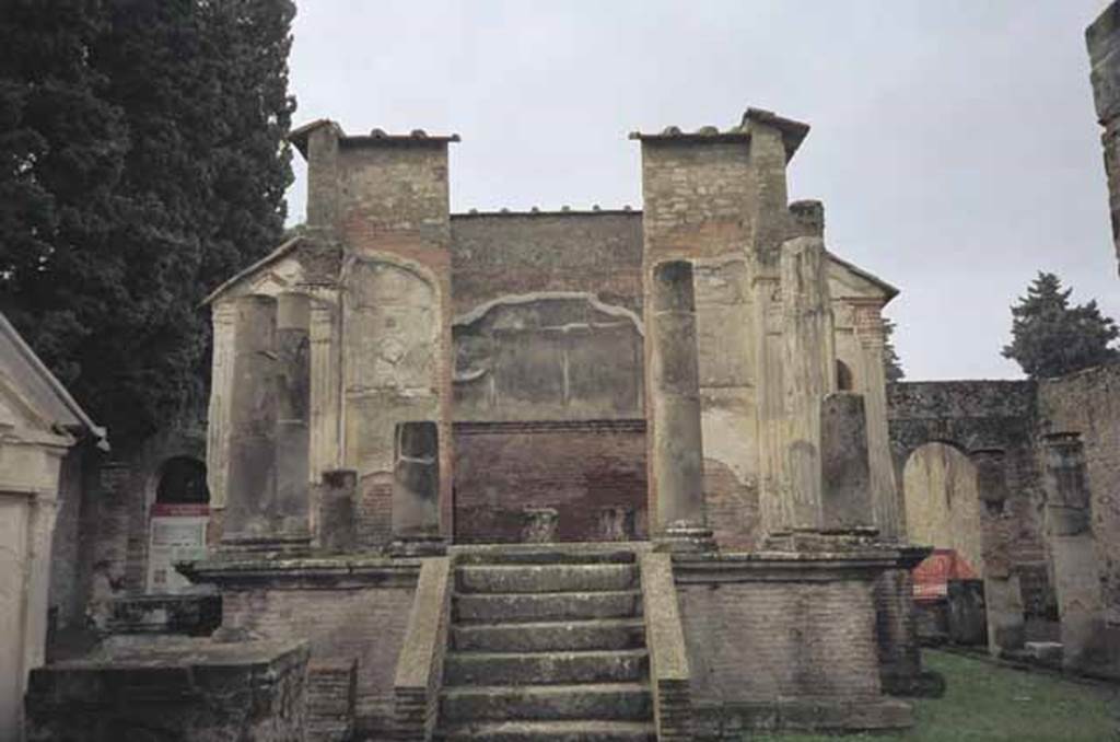 VIII.7.28 Pompeii. May 2010. Temple steps leading up to portico and cella. Photo courtesy of Rick Bauer.