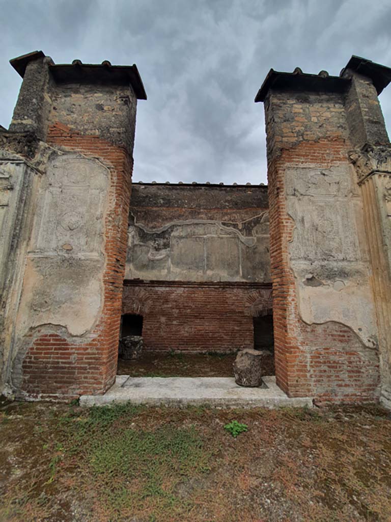 VIII.7.28 Pompeii. August 2021. 
Looking west towards cella entrance doorway at top of steps, with remains of decorative stucco on front wall. 
Foto Annette Haug, ERC Grant 681269 DÉCOR.
