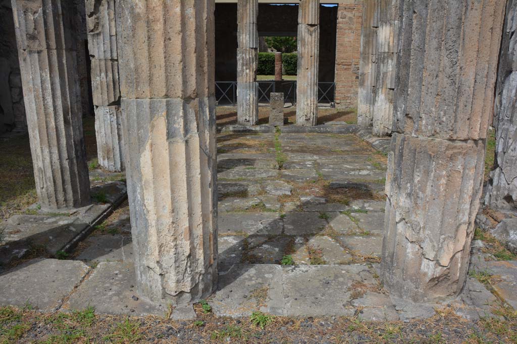 IX.1.20 Pompeii. September 2019. Room 2, looking north across impluvium in atrium.
Foto Annette Haug, ERC Grant 681269 DÉCOR