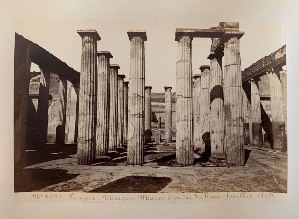 IX.1.20 Pompeii. Album by M. Amodio, c.1880, entitled “Pompei, destroyed on 23 November 79, discovered in 1748”.
Looking north across atrium. Photo courtesy of Rick Bauer.