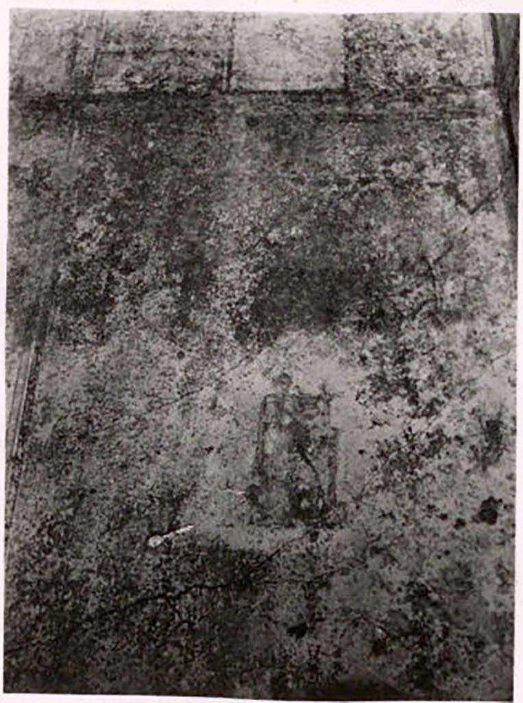 IX.1.20 Pompeii. Pre-1943. Room 9, south end of east wall of triclinium, the Muse Terpsichore.
Photo by Tatiana Warscher.
See Warscher, T. Codex Topographicus Pompeianus, IX.1. (1943), Swedish Institute, Rome. (no.95), p. 173.