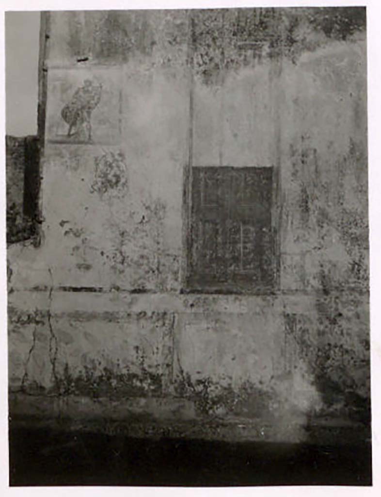 IX.1.20 Pompeii. Pre-1943. Room 9, north wall. Photo by Tatiana Warscher.
See Warscher, T. Codex Topographicus Pompeianus, IX.1. (1943), Swedish Institute, Rome. (no.100), p. 176.