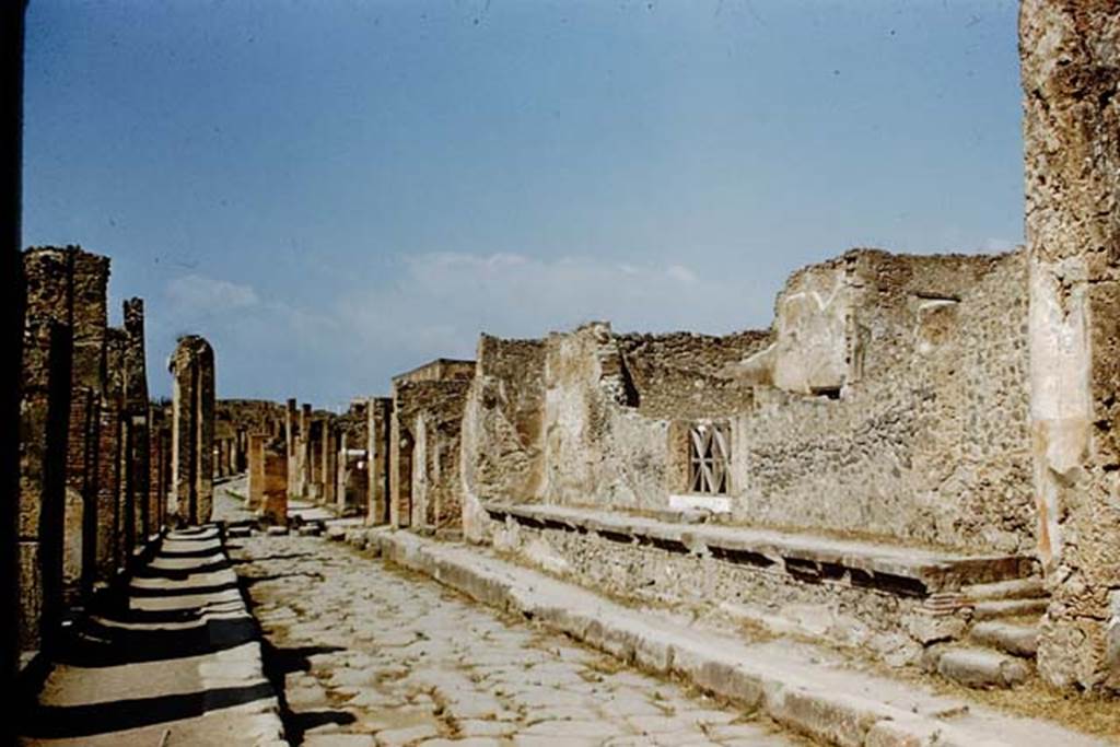 IX.1.20 Pompeii. 1959. Entrance and podium on Via dell’Abbondanza, looking west. Photo by Stanley A. Jashemski.
Source: The Wilhelmina and Stanley A. Jashemski archive in the University of Maryland Library, Special Collections (See collection page) and made available under the Creative Commons Attribution-Non Commercial License v.4. See Licence and use details.
J59f0342