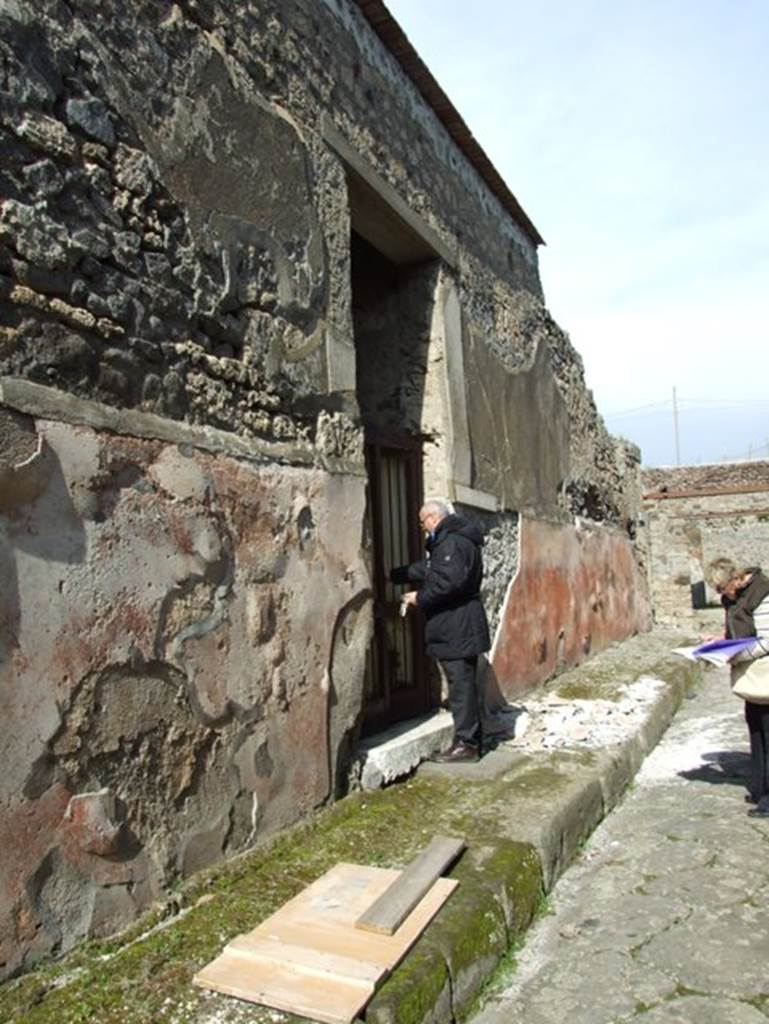 IX.2.16 Pompeii. March 2009. Looking east to entrance, with fallen painted plaster on the pavement.