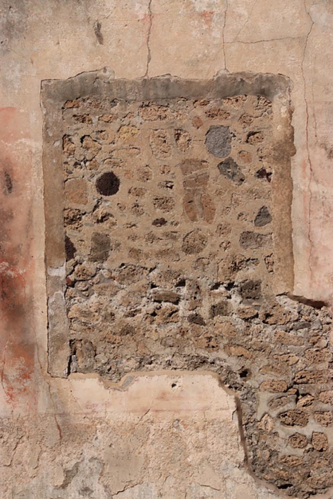 IX.2.16 Pompeii. October 2022. 
North wall of atrium, site of painting of Bellerophon before Proetus. Photo courtesy of Klaus Heese
