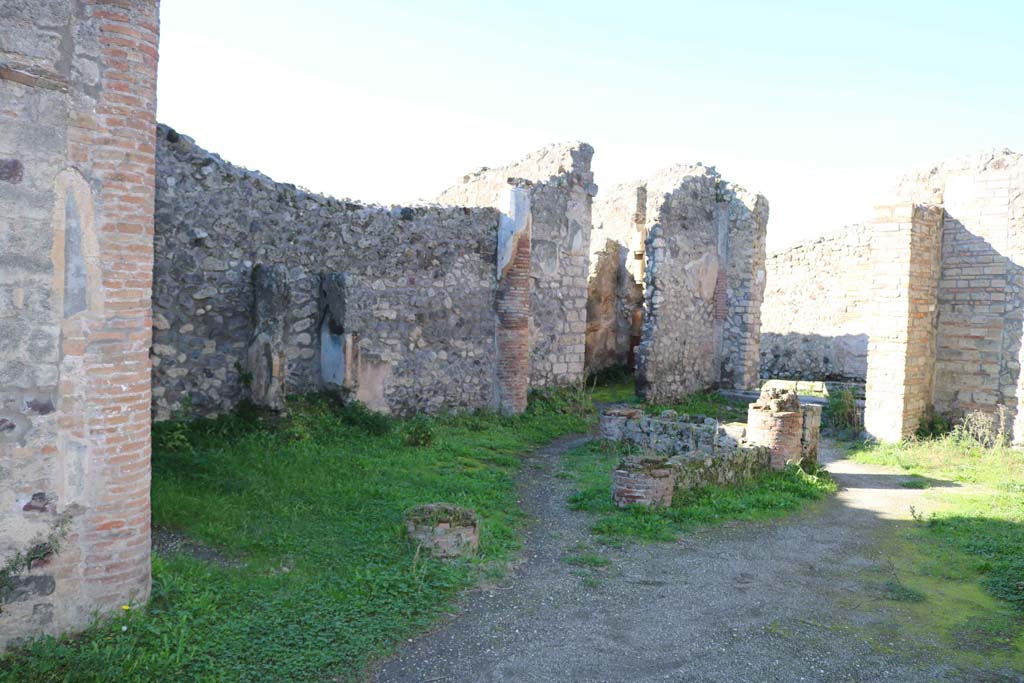 IX.2.27 Pompeii. December 2018. Looking north-west towards peristyle. Photo courtesy of Aude Durand.