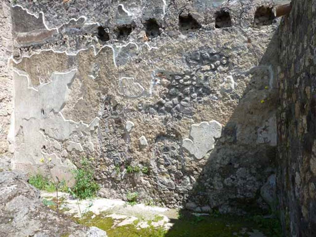 IX.3.12 Pompeii. May 2010. East wall of room on north side of oven.