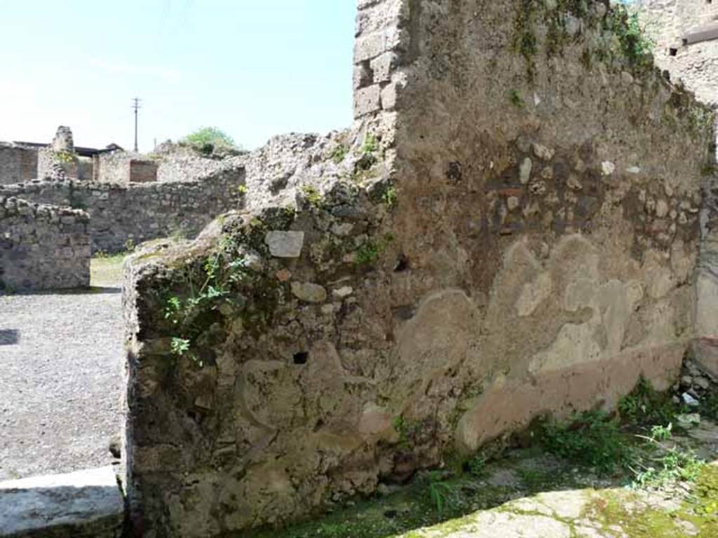 IX.3.12 Pompeii. May 2010. West wall of room on north side of oven.