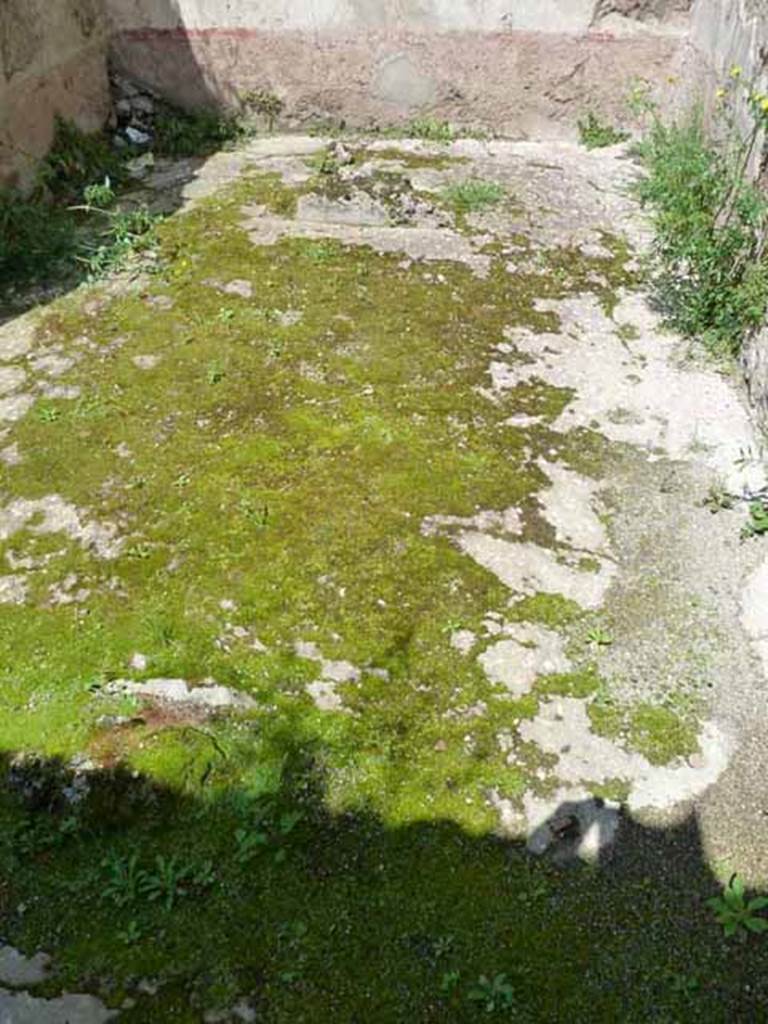 IX.3.12 Pompeii. May 2010. Floor of room on north side of oven.