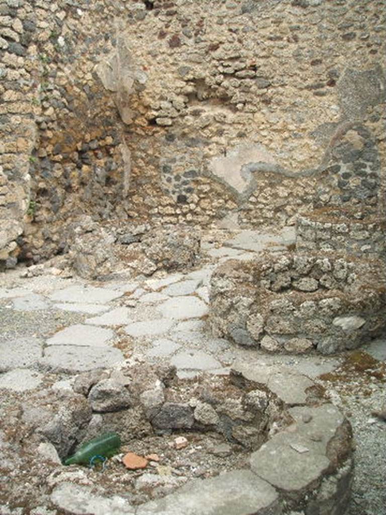 IX.3.12 Pompeii. May 2005. Remains of mills on south side of oven.