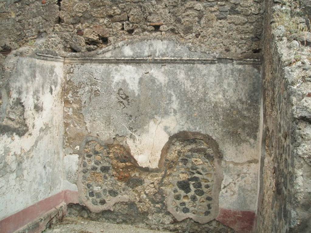 IX.3.12 Pompeii. May 2005. Triclinium in north east corner.