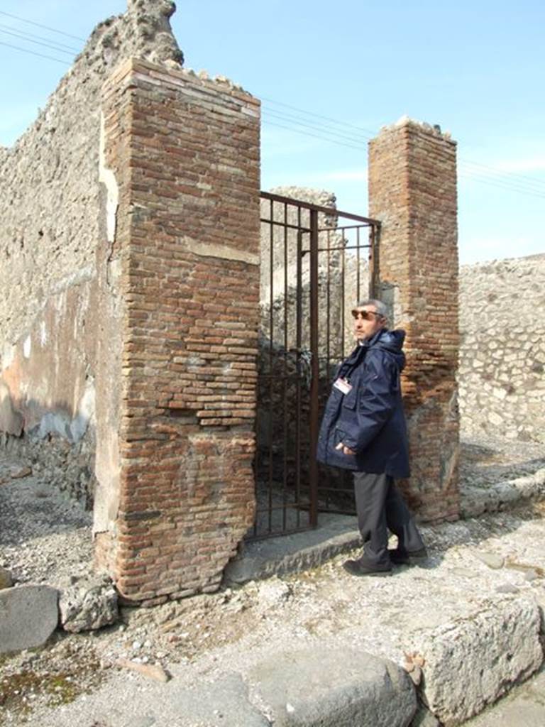 IX.3.15 Pompeii. March 2009. Entrance doorway. On the pilaster between entrances 14/15, on the left of this entrance doorway, there was a painting of Mercury and Minerva which is now destroyed.
See Frhlich, T., 1991, Lararien und Fassadenbilder in den Vesuvstdten.  Mainz: von Zabern.  (F62: p.331).
According to Fiorelli, Mercury carried a purse and Minerva was armed with a helmet, shield and lance.
See Fiorelli, G., (1875). Descrizione di Pompei, (p.396).
See Pappalardo, U., 2001. La Descrizione di Pompei per Giuseppe Fiorelli (1875). Napoli: Massa Editore. (p.146)

