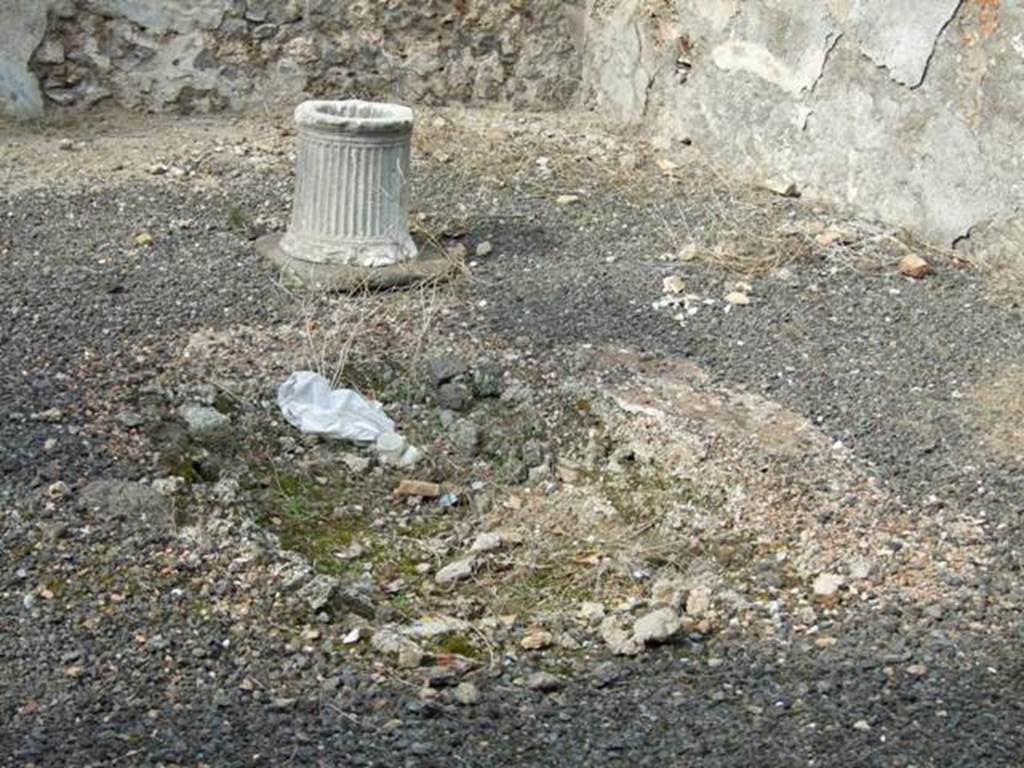 IX.3.15 Pompeii.  March 2009.  Room 2.   Remains of impluvium, and puteal.