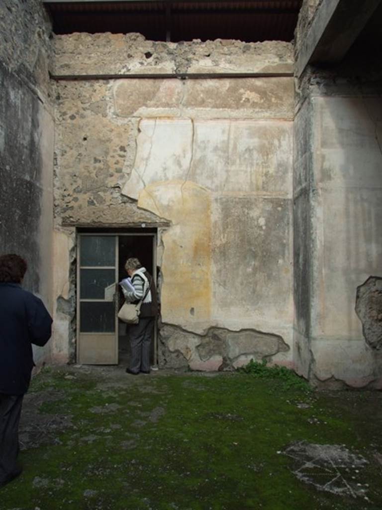 IX.8.6 Pompeii. December 2007. Room 38, triclinium.
Looking towards north wall and door to private quarters of procurator or master.

