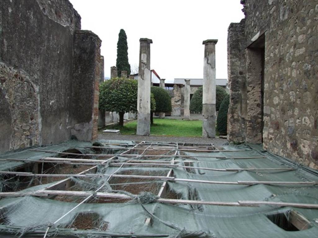 IX.8.6 Pompeii. March 2009.   Room 9, Tablinum.  Looking south to peristyle garden.