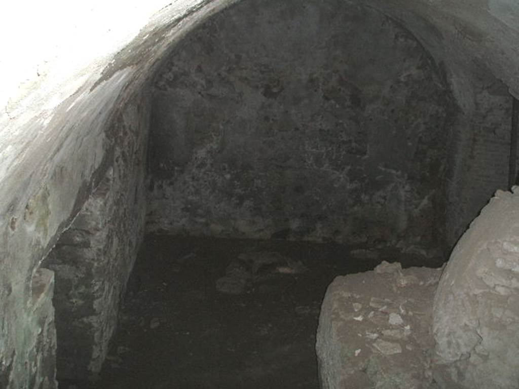 IX.8.6 Pompeii. September 2004. Cellar, or servants kitchen. This room is under the baths area, the photo was taken from Vicolo del Centenario.

