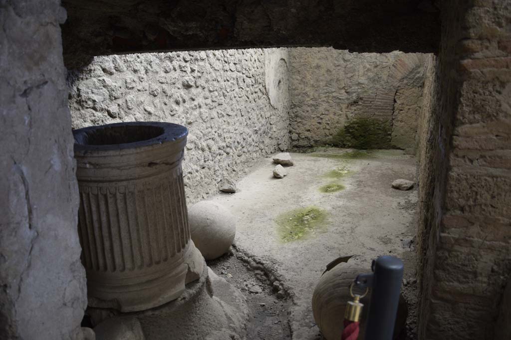 IX.12.6 Pompeii. February 2017. Looking through doorway into room “o”. Photo courtesy of Johannes Eber.