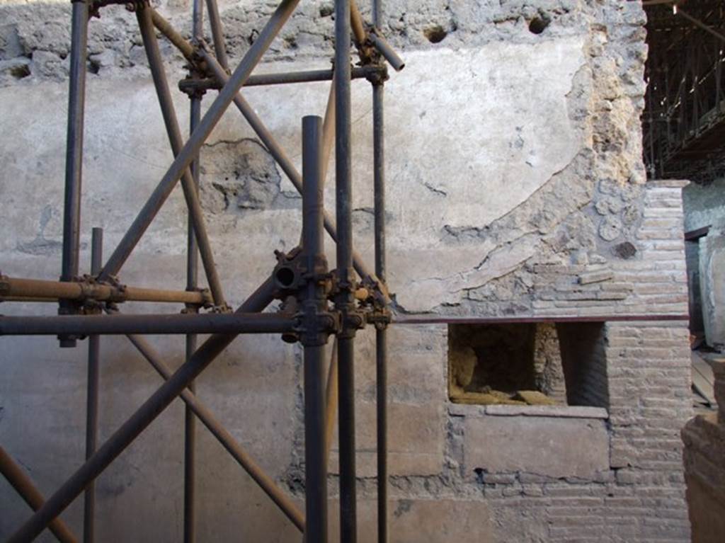 IX.12.6 Pompeii. March 2009.
Room “a”, north wall, and side of oven. The bread would have been put into the oven through the square opening.