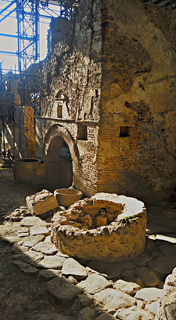 IX.12.6 Pompeii. 2016/2017.
Looking south towards oven in bakery, from room “f”. Photo courtesy of Giuseppe Ciaramella.