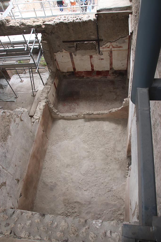 IX.12.6 Pompeii. October 2024.
Looking south to room “c”, upper centre, from above room “c2”. Photo courtesy of Klaus Heese.