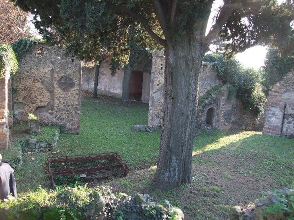 HGE12 Villa of the Mosaic Columns. Looking south-west from staircase across courtyard towards entrance at HGE12 (centre left). A second staircase and entrance HGE14 is on the right.