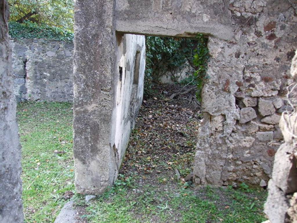 HGE12 Pompeii. December 2006. Looking west from kitchen across corridor to doorway to room on left side.