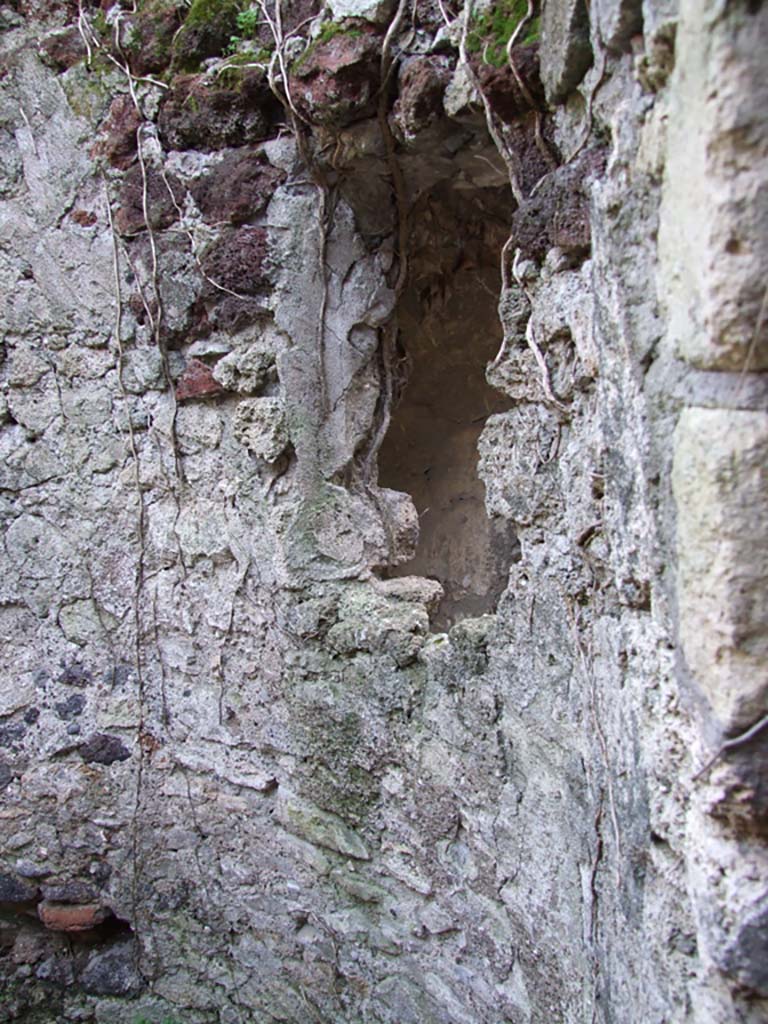 HGE12 Pompeii. December 2006. Room in north-east corner of Villa, with curved wall.