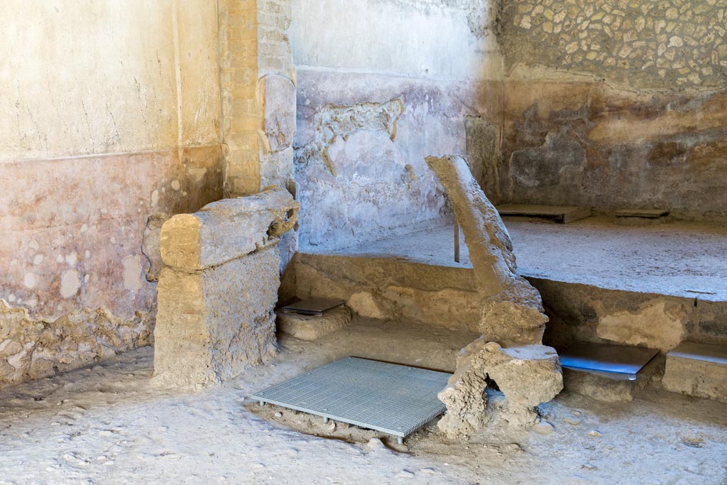 Villa Regina, Boscoreale. October 2021. 
Room IX, looking south-west towards plaster cast of remains of wine press, or torcularium. Photo courtesy of Johannes Eber.
