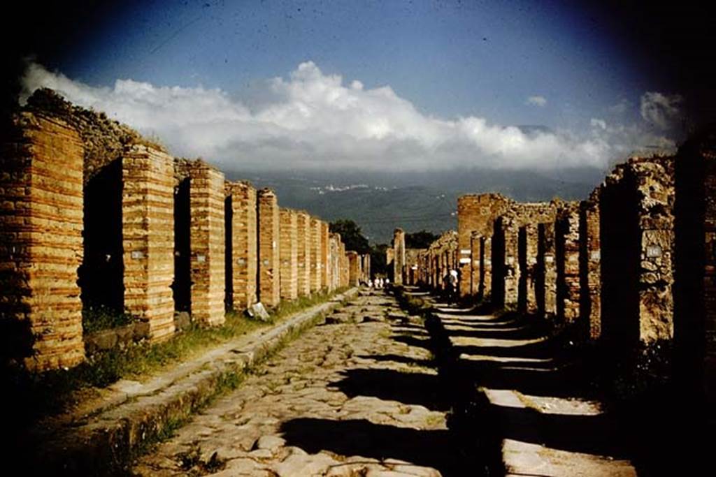 Via Stabiana, between IX.4 and VII.3. 1959. Looking south. Photo by Stanley A. Jashemski.
Source: The Wilhelmina and Stanley A. Jashemski archive in the University of Maryland Library, Special Collections (See collection page) and made available under the Creative Commons Attribution-Non Commercial License v.4. See Licence and use details.
J59f0231