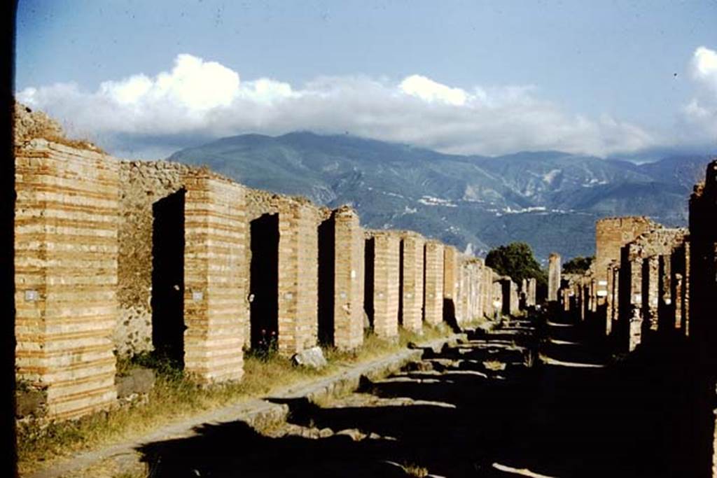 Via Stabiana, east side, between IX.4 and VII.3. 1959. Looking south. Photo by Stanley A. Jashemski.
Source: The Wilhelmina and Stanley A. Jashemski archive in the University of Maryland Library, Special Collections (See collection page) and made available under the Creative Commons Attribution-Non Commercial License v.4. See Licence and use details.
J59f0603
