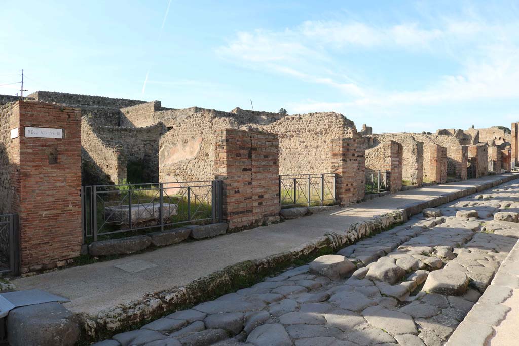 Via Stabiana, west side, Pompeii. December 2018.
Looking north from junction with Vicolo del Panettiere, on left, from VII.3.23 to VII.3.15, on right. Photo courtesy of Aude Durand.