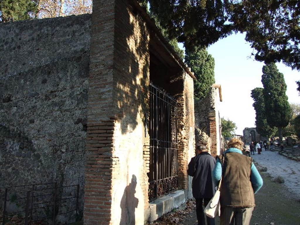 Via dei Sepolcri. East side. Looking south from the Villa of the Mosaic Columns. December 2006.